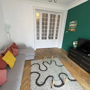 https://sweethome-near-historical-center.bucharesthotelsnow.com
